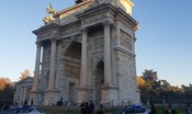 blitz-di-‘ultima-generazione’-a-milano,-imbrattato-l’arco-della-pace