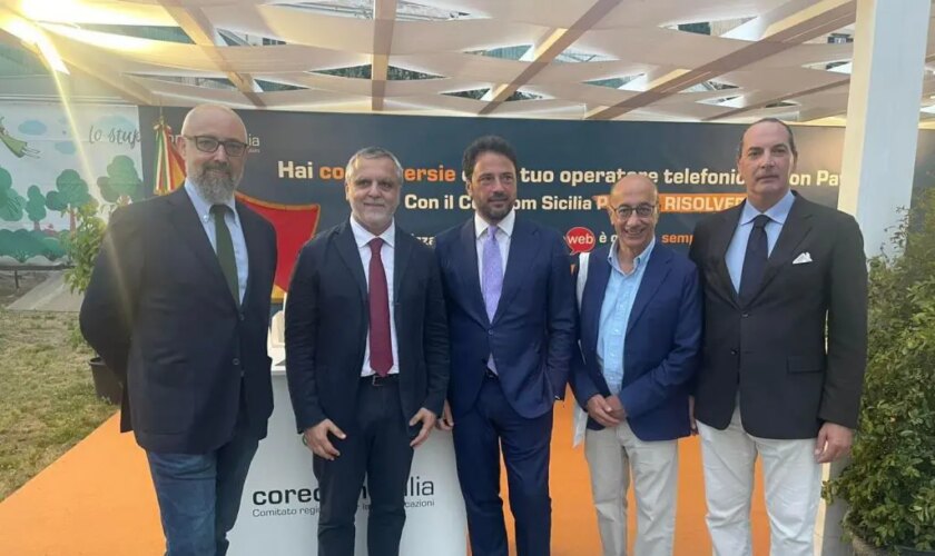 cyberbullismo,-corecom-sicilia-“serve-corretta-informazione-a-scuola”