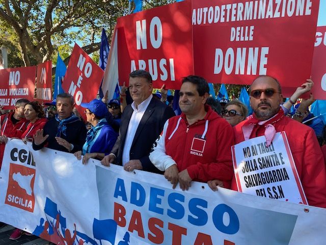 sciopero-cgil-uil-in-sicilia,-manifestazione-regionale-a-siracusa