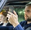 il-10%-degli-italiani-gira-un-video-con-il-cellulare-mentre-guida