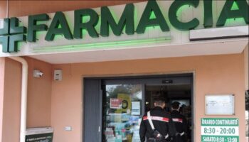 armati-di-siringa-rapinano-farmacia-a-roma,-due-fermati