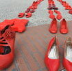 le-vigilesse-di-ferrara-con-le-scarpe-rosse-per-ricordare-le-vittime-di-violenza