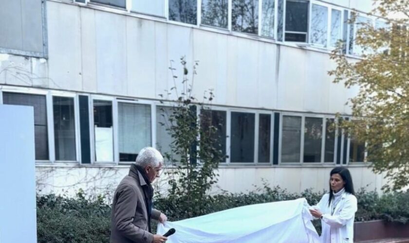 all’ospedale-san-carlo-di-milano-una-panchina-rossa-contro-la-violenza