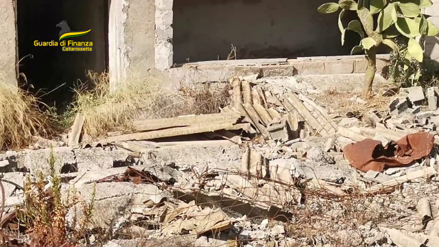 discarica-abusiva-estesa-10-campi-di-calcio-sequestrata-nel-nisseno