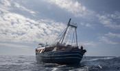 maxi-sbarco-di-migranti-a-lampedusa,-in-573-su-un-peschereccio