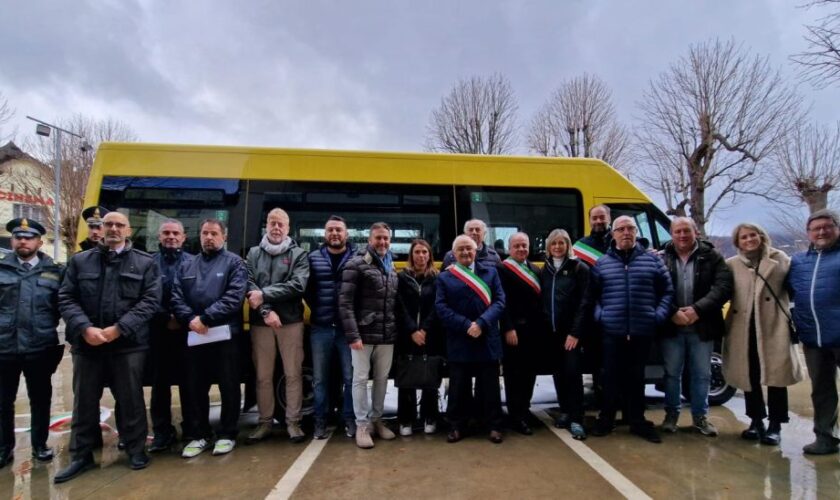 regione-liguria-dona-scuolabus-al-comune-di-torriglia