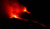 lo-spettacolo-dell’etna-tra-lava-e-neve