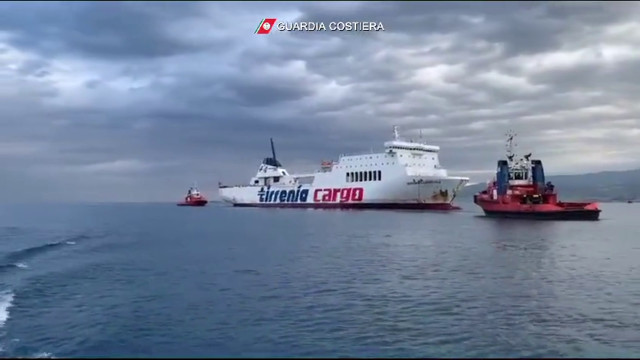 nave-incagliata-nel-messinese,-concluse-le-operazioni-di-disincaglio