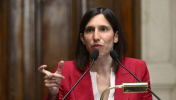 schlein-“governo-dei-complotti,-crosetto-se-sa-riferisca”