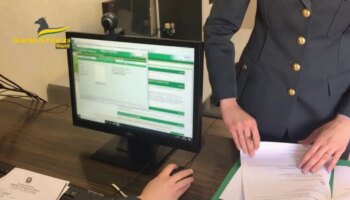 truffa-sui-buoni-18-app-a-napoli,-coinvolti-un-edicolante-e-530-giovani