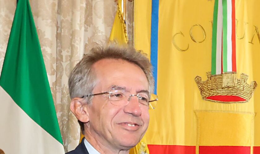 manfredi-“al-momento-non-e-possibile-vendere-lo-stadio-maradona”