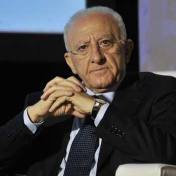 caivano,-de-luca-“pellegrinaggio-dei-ministri-e-offensivo-per-la-comunita”