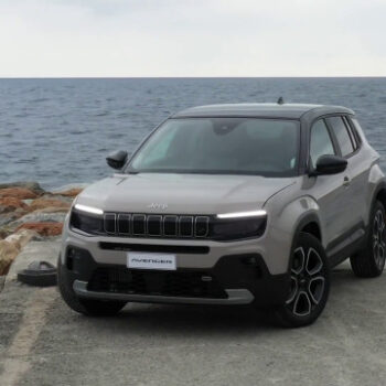 jeep-avenger-2024-e-hybrid,-il-piacere-della-guida-si-rinnova