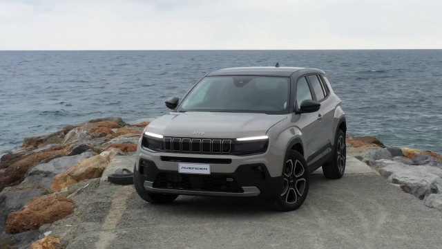 jeep-avenger-2024-e-hybrid,-il-piacere-della-guida-si-rinnova