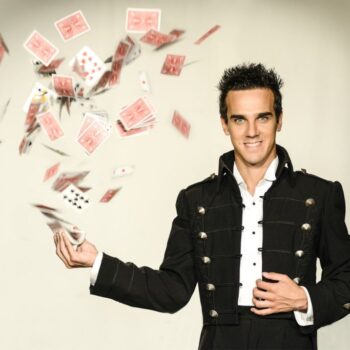 a-sant’ambrogio-la-magia-di-luca-bono-al-teatro-lirico-di-milano