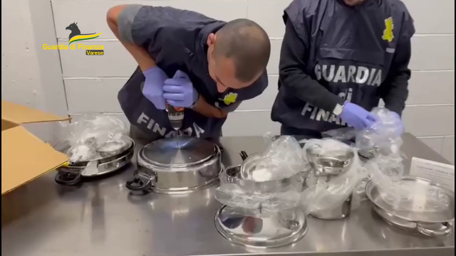 quattro-chili-di-cocaina-nel-doppiofondo-di-una-pentola,-arrestata
