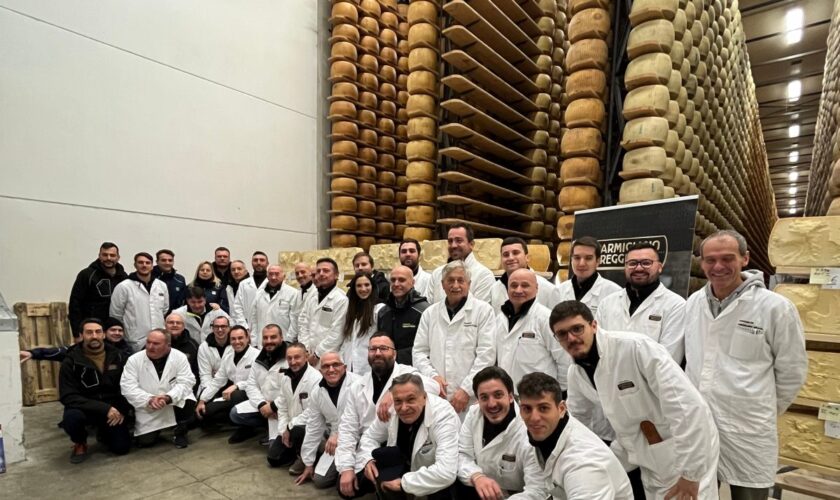 parmigiano-reggiano,-i-25-battitori-“accordano”-i-loro-strumenti