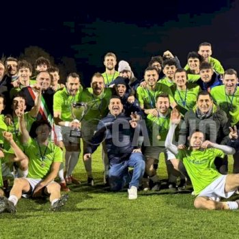 basta-un-gol-di-parachini,-la-castellettese-alza-la-coppa
