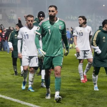 donnarumma-e-gli-appunti-rubati:-un-raccattapalle-della-bosnia-diventa-eroe-nazionale