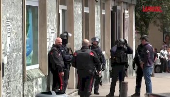 napoli,-rapina-in-banca-con-ostaggi:-caccia-ai-banditi-armati-in-fuga