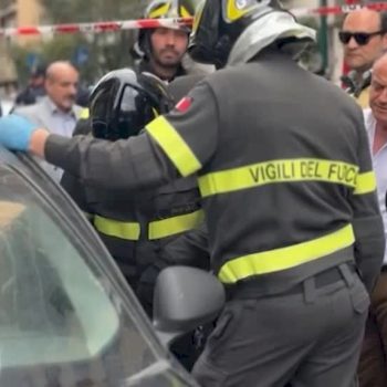 rapina-in-banca-a-napoli,-i-rilievi-sull’auto-forse-utilizzata-dai-rapinatori