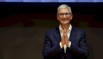 tim-cook-non-e-piu-il-ceo-di-apple:-al-suo-posto-nominato-john-ternus