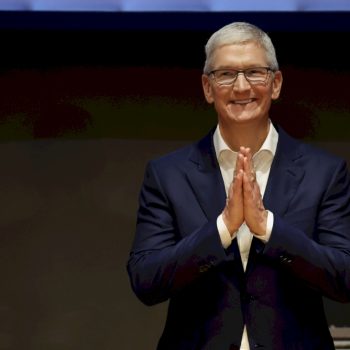 tim-cook-non-e-piu-il-ceo-di-apple:-al-suo-posto-nominato-john-ternus