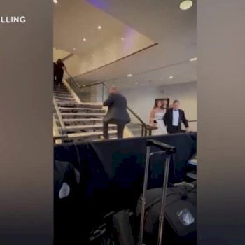 spari-alla-cena-dei-giornalisti-con-trump,-funzionari-e-ospiti-escono-di-corsa:-il-video