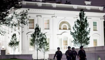 spari-nei-pressi-della-casa-bianca,-l’aggressore-colpito-dagli-agenti-del-secret-service