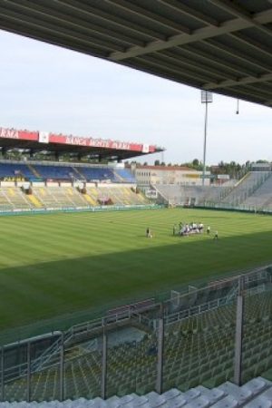 la-roma-espugna-il-tardini-con-un-rigore-di-malen-al-101′