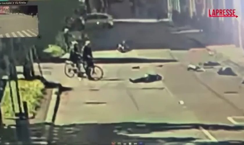 modena,-auto-piomba-sui-passanti:-7-feriti,-4-in-gravi-condizioni:-le-immagini-dei-pedoni-travolti