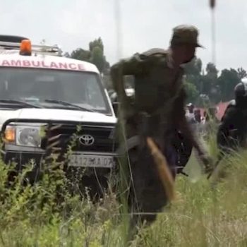 congo,-le-sepolture-delle-vittime-di-ebola-‘protette’-da-polizia-in-tenuta-antisommossa