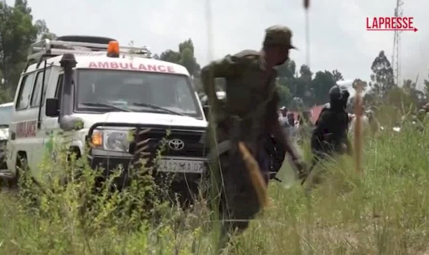 congo,-le-sepolture-delle-vittime-di-ebola-‘protette’-da-polizia-in-tenuta-antisommossa