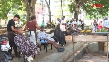 cuba,-barbieri-tagliano-i-capelli-in-piazza-ai-piu-bisognosi