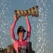 giro-d’italia-2026,-vingegaard-premiato-con-la-maglia-rosa-al-circo-massimo