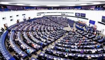 migranti,-la-ue-trova-l’accordo-sui-rimpatri:-si-agli-hub-in-paesi-terzi