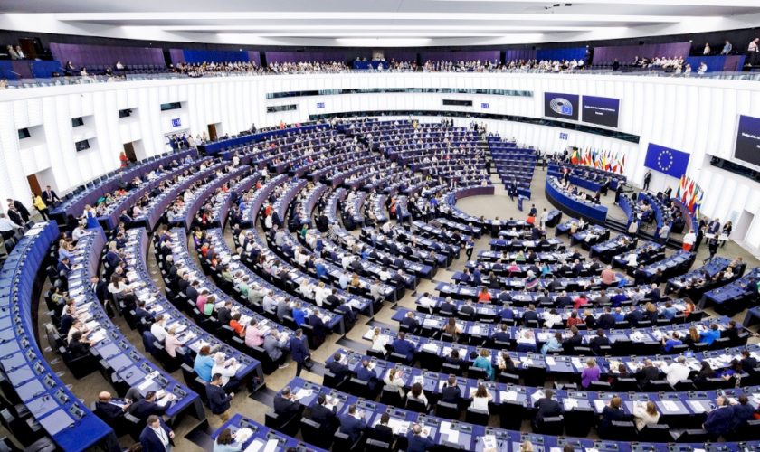 migranti,-la-ue-trova-l’accordo-sui-rimpatri:-si-agli-hub-in-paesi-terzi