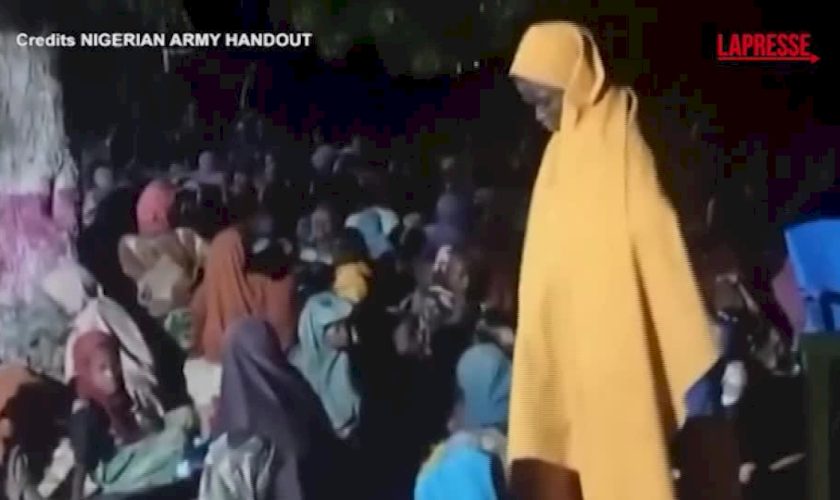 nigeria,-le-immagini-dei-360-ostaggi-rapiti-da-boko-haram-liberati-dall’esercito