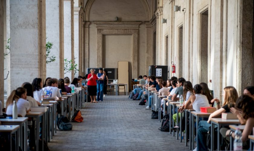 maturita-2026,-oggi-la-prova-scritta-di-italiano.-oltre-527mila-gli-studenti-impegnati-–-la-diretta
