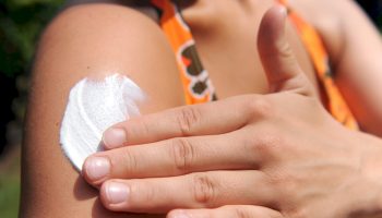 scottature,-colpi-di-sole-e-disidratazione:-come-prevenire-le-insidie-dell’estate