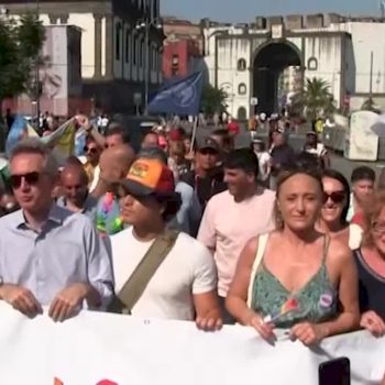 napoli-pride,-in-migliaia-sfilano-per-le-vie-del-centro