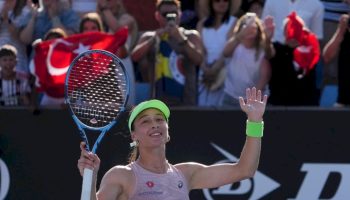 zeynep-sonmez-e-la-spilla-pro-palestina:-“i-tornei-non-mi-consentono-di-indossarla”