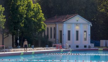 milano,-entra-di-notte-in-una-piscina-pubblica-e-annega:-morto-28enne