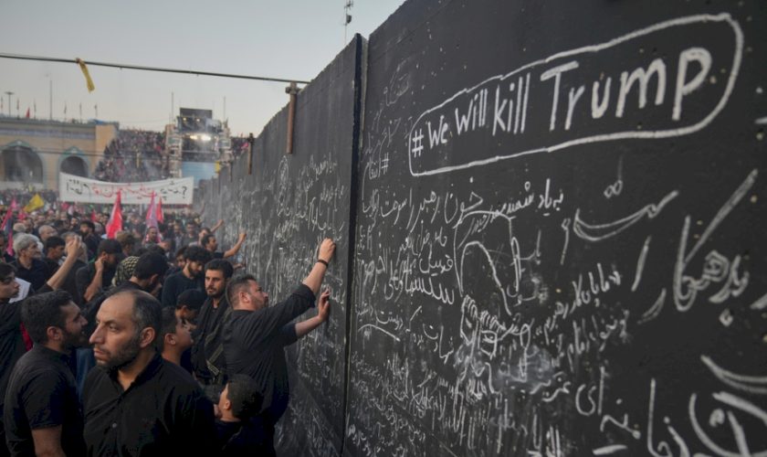 iran,-invocazioni-contro-trump-ai-funerali-di-khamenei:-tensione-con-gli-usa