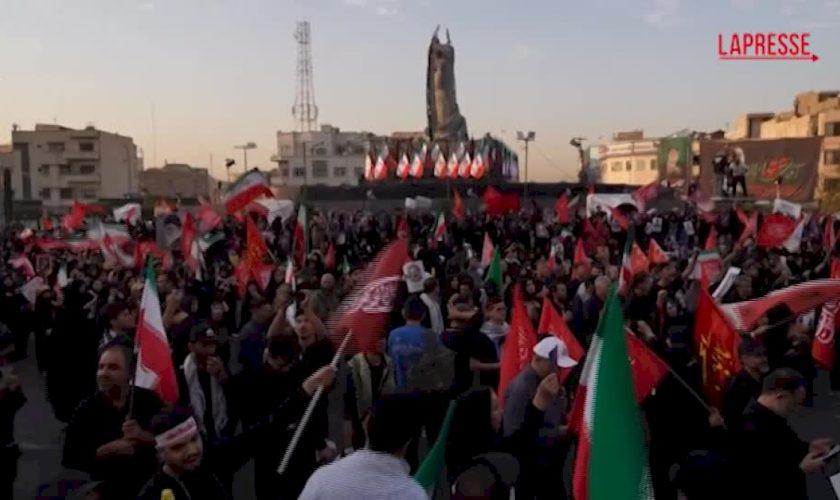 iran,-in-migliaia-a-teheran-alla-processione-funebre-per-ali-khamenei