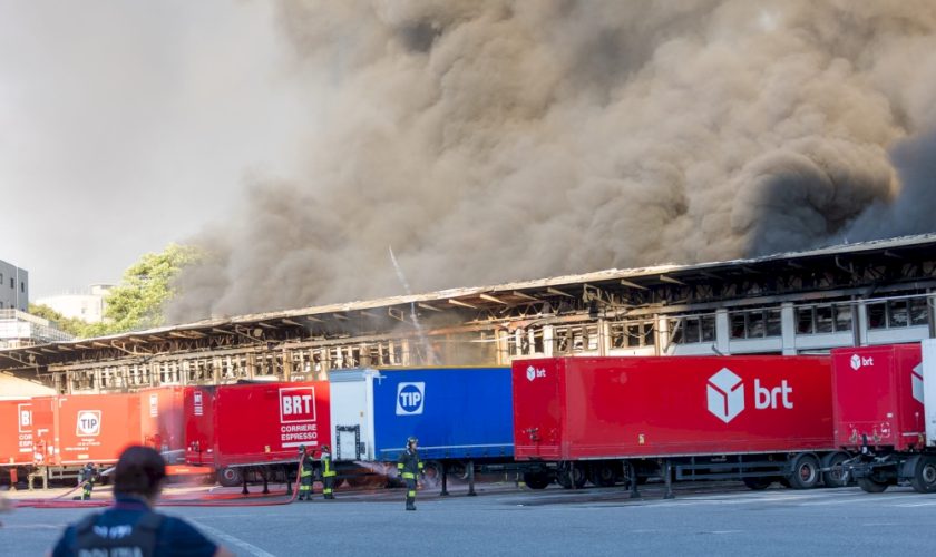 incendio-bartolini-a-milano,-finestre-chiuse-nel-raggio-di-2-chilometri