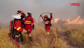 spagna,-incendio-in-andalusia:-i-vigili-del-fuoco-al-lavoro