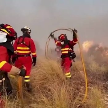 spagna,-incendio-in-andalusia:-i-vigili-del-fuoco-al-lavoro
