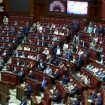 legge-elettorale,-in-aula-cartelli-dell’opposizione-contro-il-governo:-“meloni-ha-fallito”