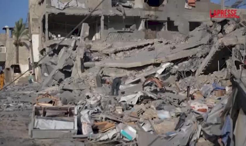 gaza,-edificio-distrutto-a-deir-al-balah-dopo-l’ordine-di-evacuazione